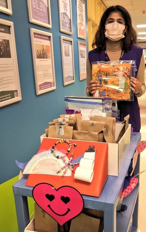 CHEO volunteer in a purple vest wearing a face mask