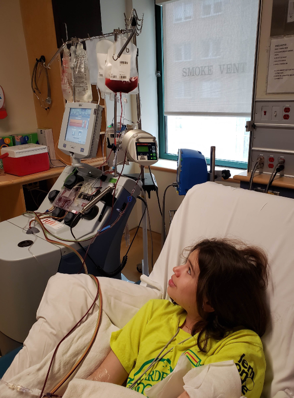 Abby, la sœur d’Ollie, qui se fait récolter ses cellules souches chez SickKids