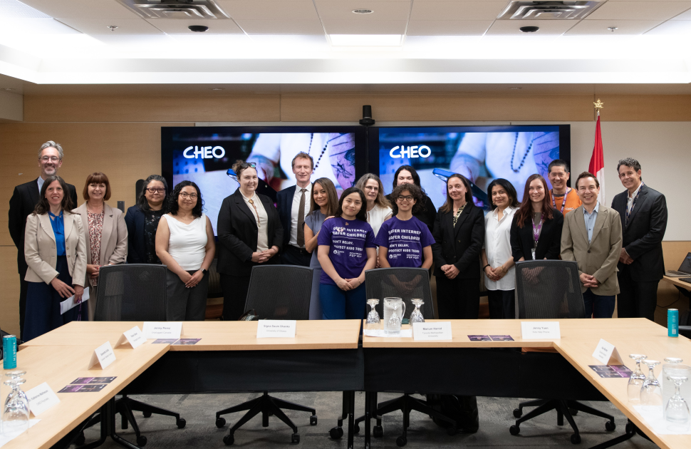 federal ministers, advocates, cheo staff for social media rountable at cheo